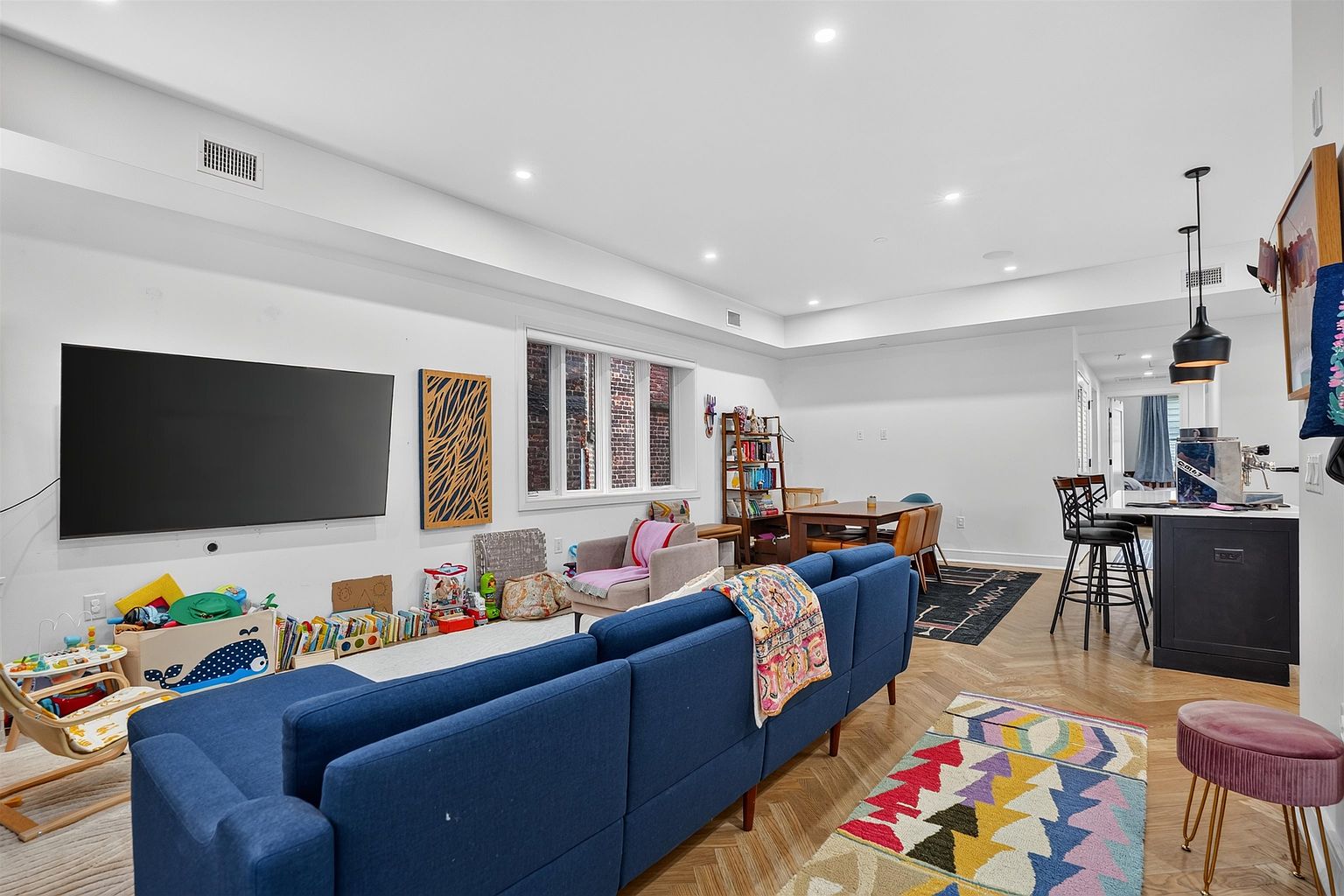 Living & Dining (10' Ceilings)